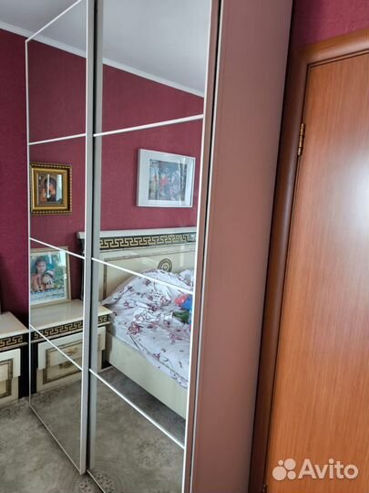 Шкаф купе IKEA с зеркальными дверями