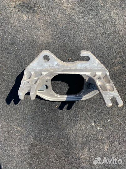 Кронштейн опоры двигателя Renault Arkana JC2D