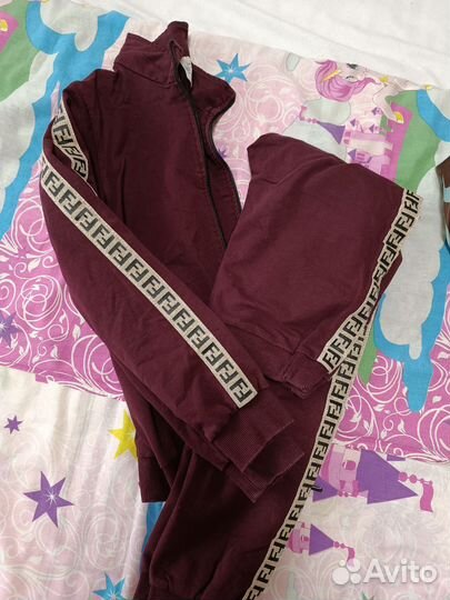 Отдам даром женские вещи