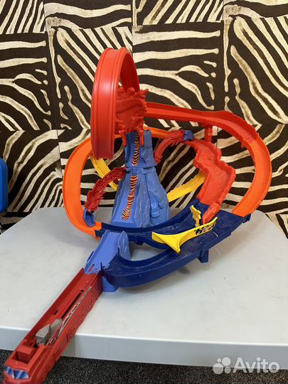 Hot wheels трек вулкан