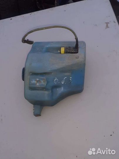 Бачок обывателя с моторчиком Volkswagen passat b3