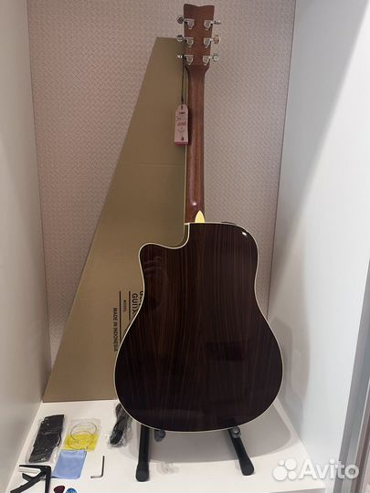 Электроакустическая гитара yamaha FGX830C