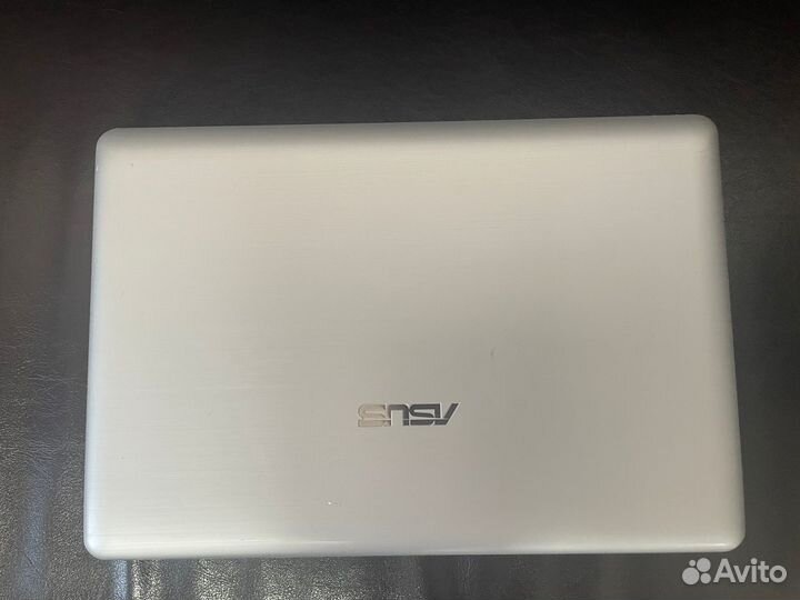 Нетбук Asus eee PC 1215N