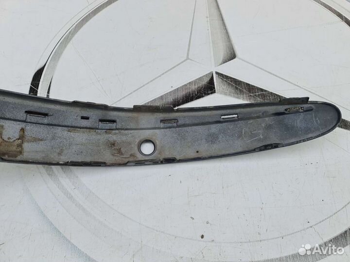 Молдинг переднего бампера правый Mercedes W211