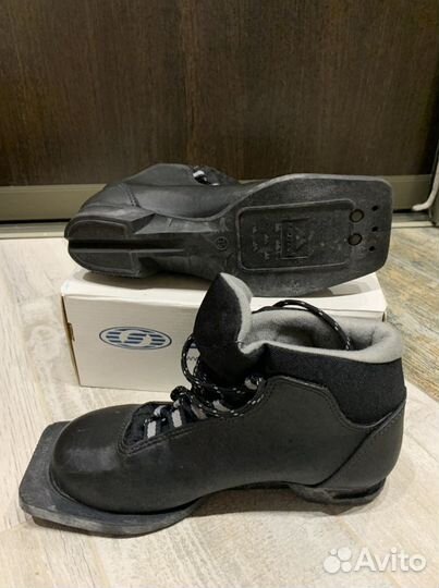 Лыжные ботинки
