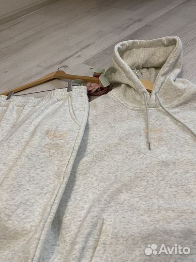 Спортивный костюм adidas женский