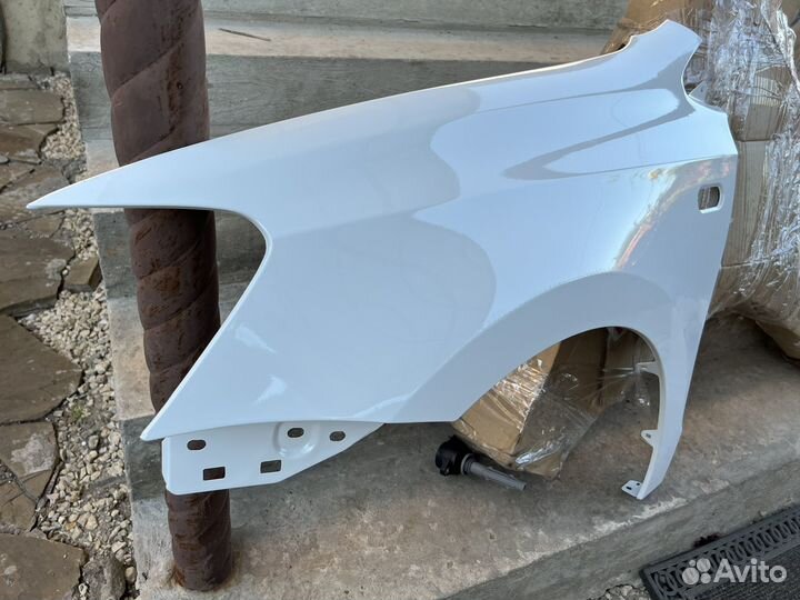 Переднее левое крыло volkswagen polo белое