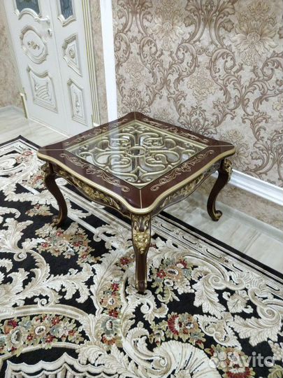 Журнальный столик