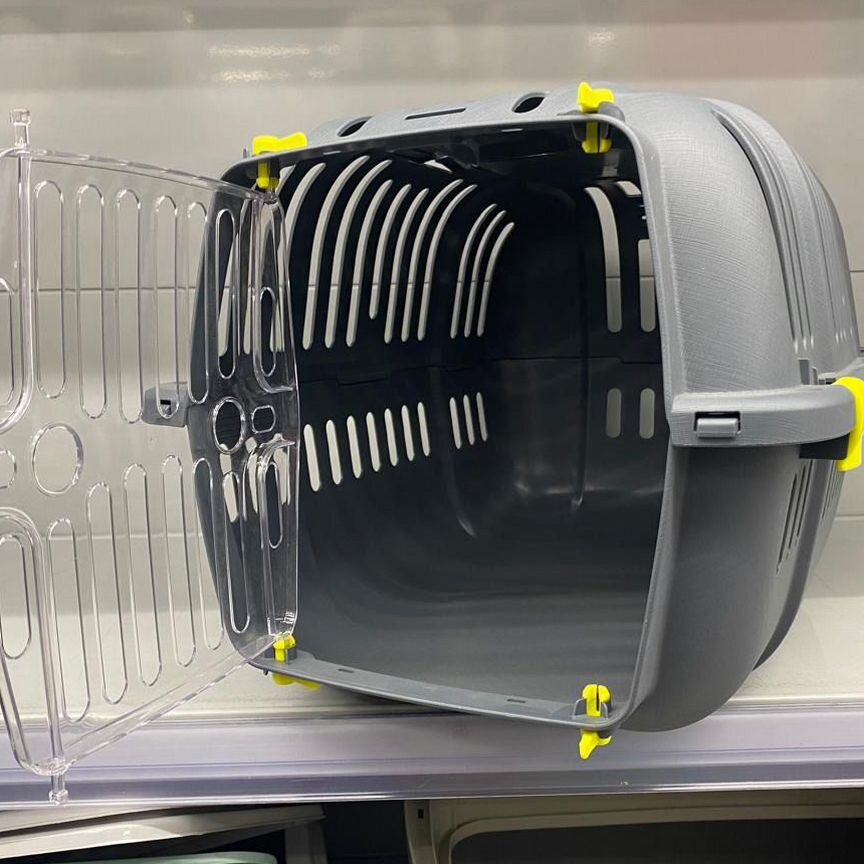 Переноска пластиковая для кошек и малентких собак