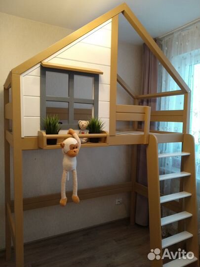Кровать чердак из массива дерева новая