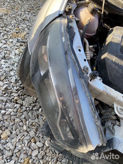 Фара на весту передняя