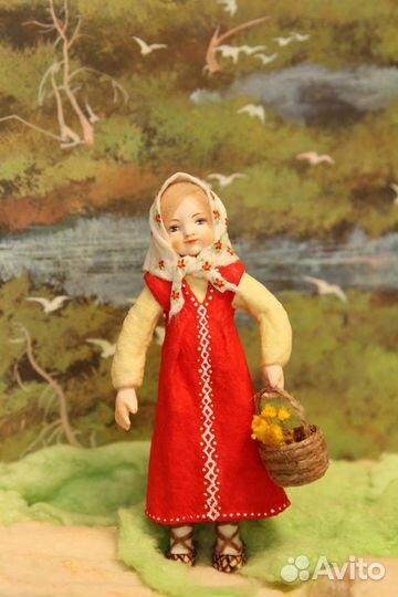 Ватная елочная игрушка Машенька с корзинкой