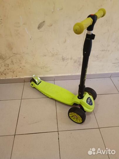 Самокат трехколесный