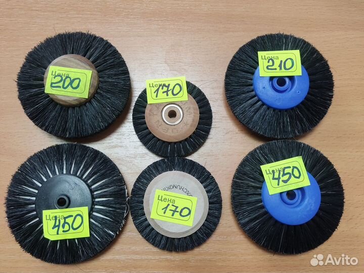 Продам щетки, пуховки