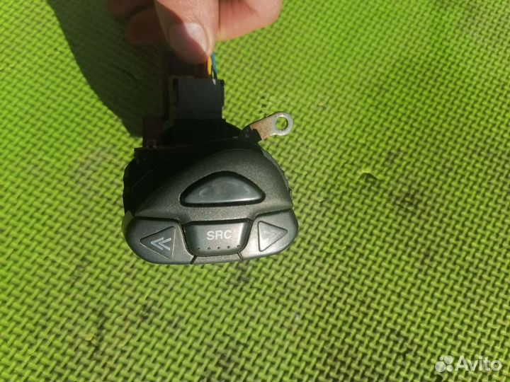 Кнопки в руль Ниссан Альмера N16 2000 год