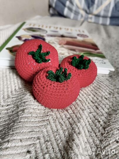 Вязаный помидор