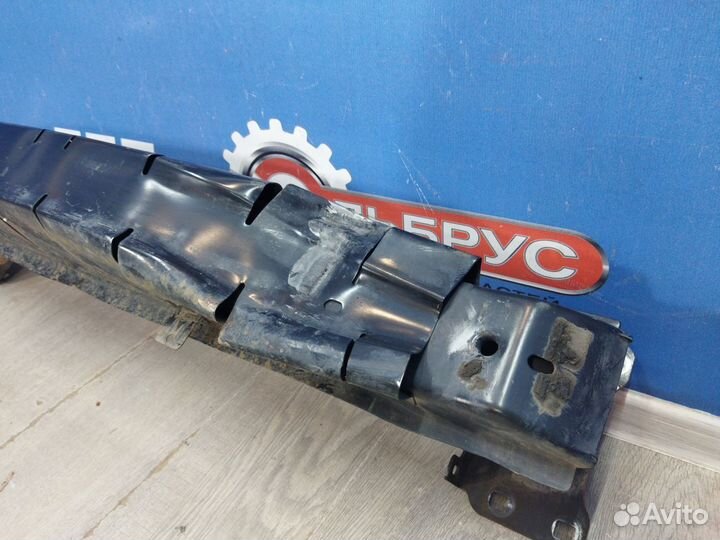 Усилитель бампера Volkswagen Jetta 6 2010