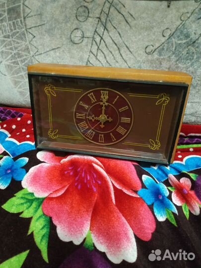 Часы настольные ссср,маяк,на батарейках