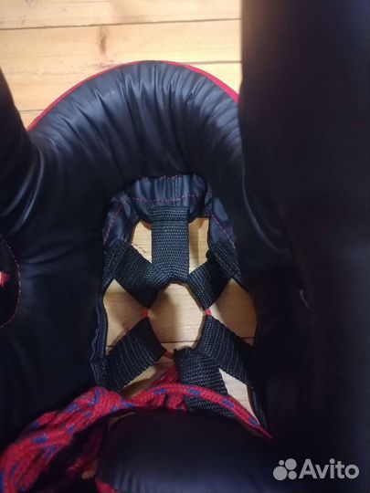 Боксерский шлем green hill и боксерские перчатки