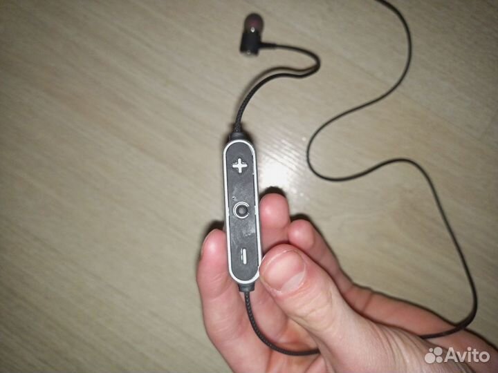 Беспроводные наушники