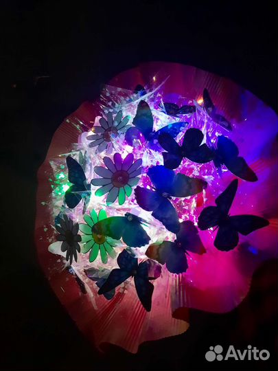 Букет с бабочками светящийся