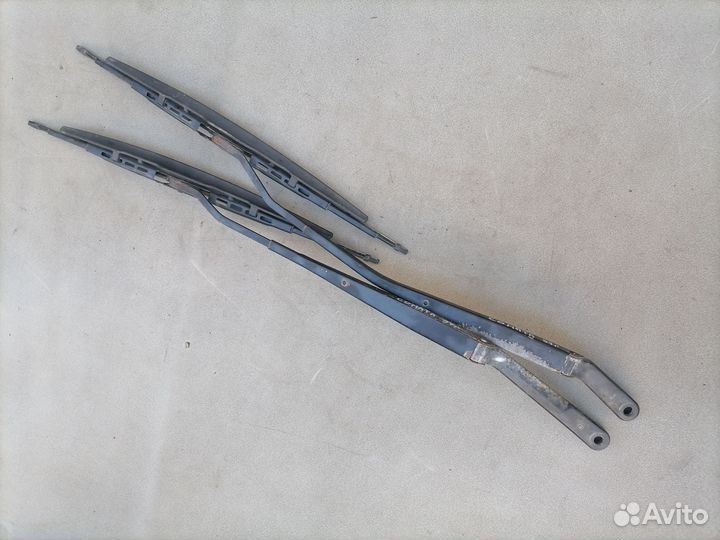 Поводок стеклоочистителя передний Hyundai Sonata 3