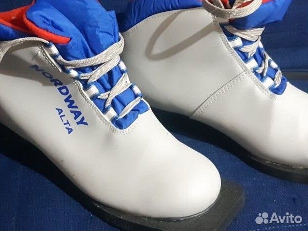 Лыжные ботинки на мальчика