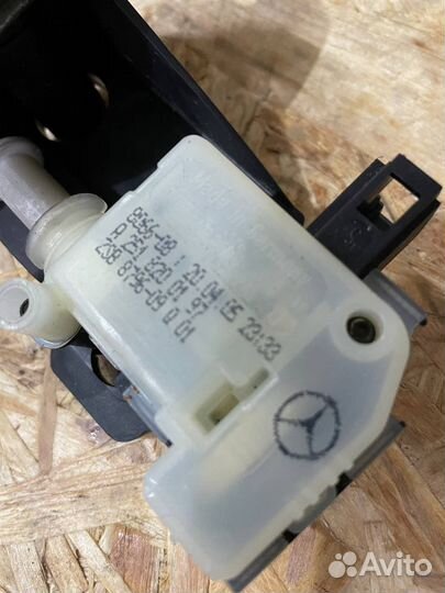 Замок лючка бензобака Мерседес w219