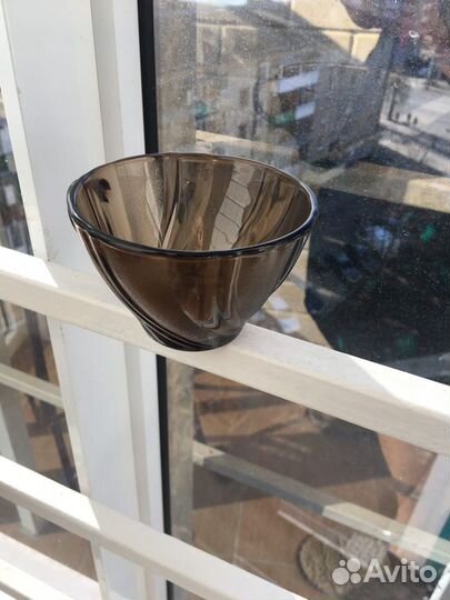 Чайнык чашечки из темного стекла