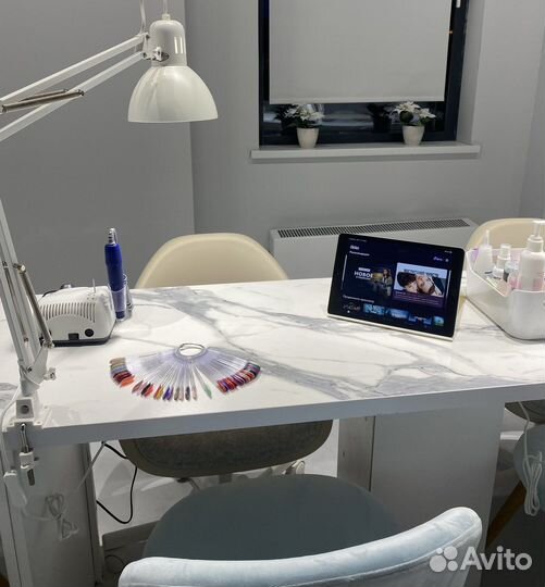 Администратор студии маникюра