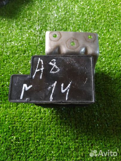 Блок клапанов пневмоподвески Audi A8