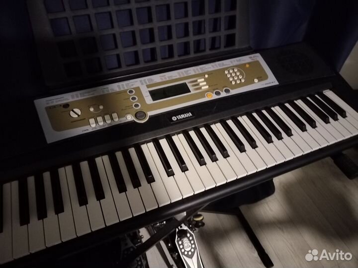 Синтезатор yamaha psr r200