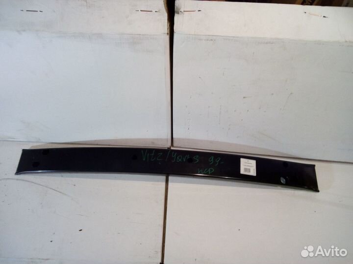 Усилитель переднего бампера Toyota Vitz 99-2004