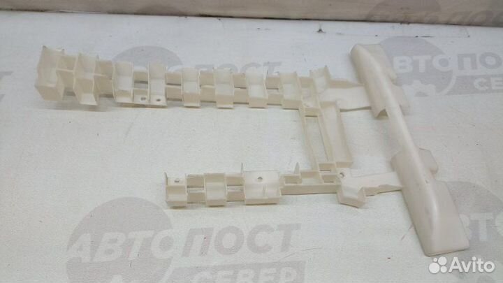 Кронштейн правый Porsche Cayenne 957 M48.01 2007