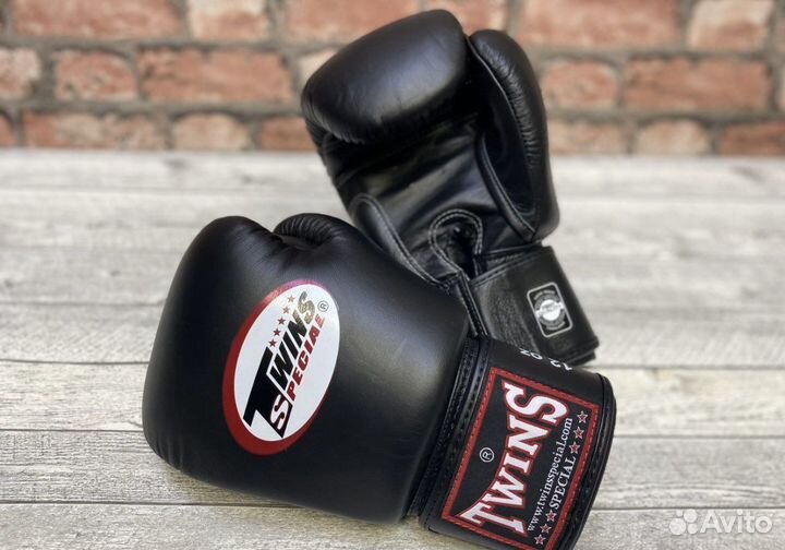 Боксерские перчатки Twins