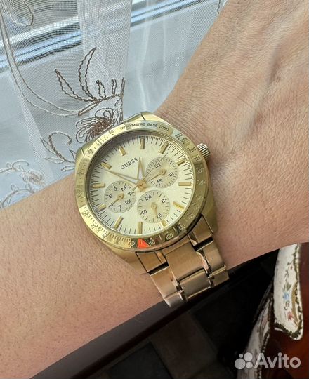 Часы Guess с хронографом женские