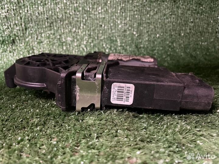 Моторчик стеклоподъёмника передний правый Octavia