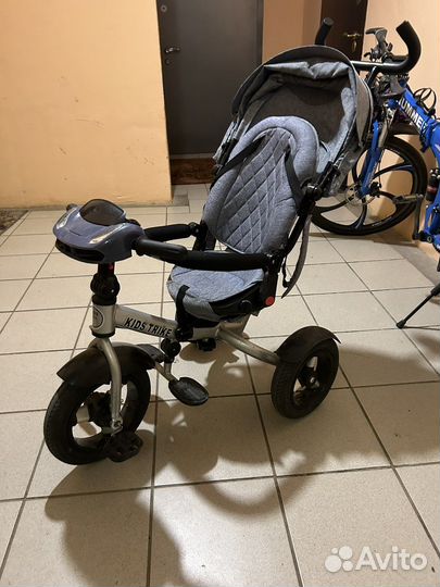 Детский велосипед с ручкой