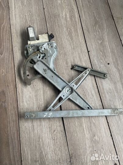 Стеклоподъемник правый Toyota Avensis T250