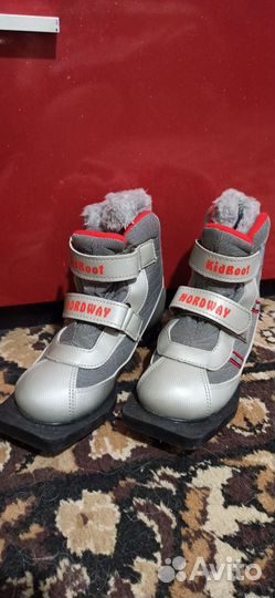 Лыжные ботинки