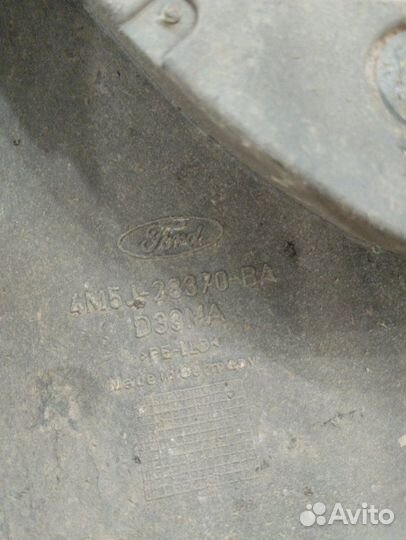 Брызговик задний правый Ford Focus универсал 1.6L