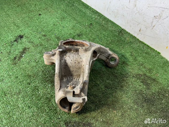 Поворотный кулак передний правый Volkswagen Passat