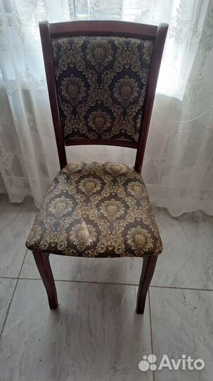 Стол и стулья