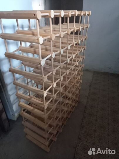 Винный шкаф из дерева