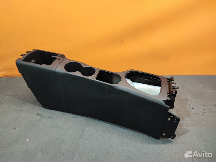 Подлокотник центральный Nissan Qashqai J10