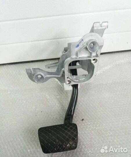 Педаль тормоза Volkswagen Touareg 3 2019г