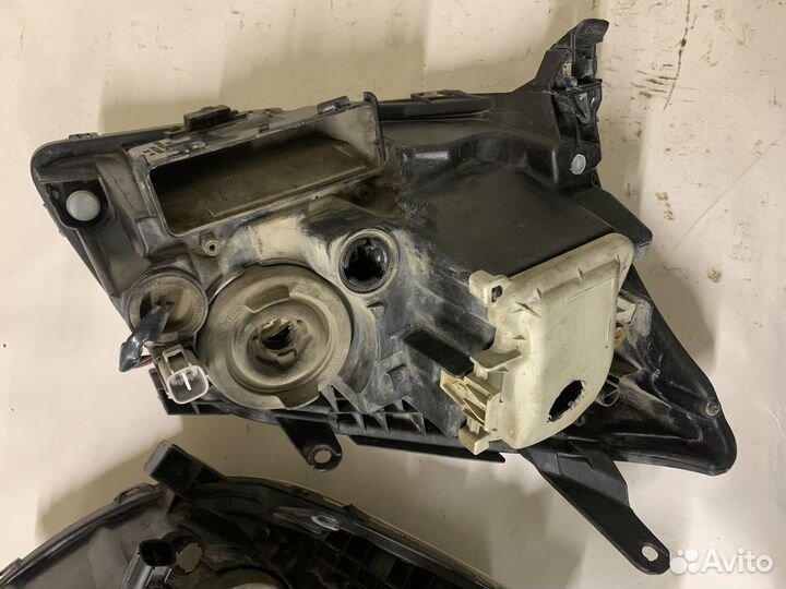 Фара Toyota Avensis II