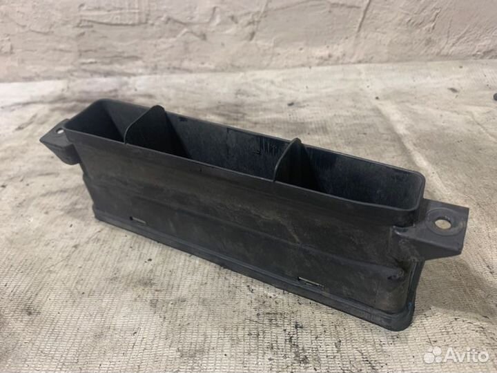 Воздухозаборник (наружный) Volkswagen Golf Vi