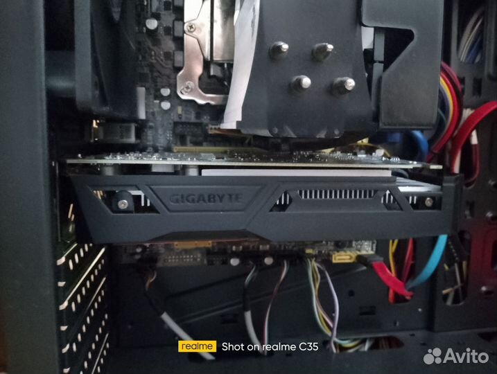 Видеокарта Gigabait 1050 ti