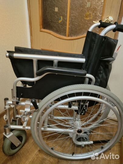 Инвалидная коляска складная, в отличном состоянии